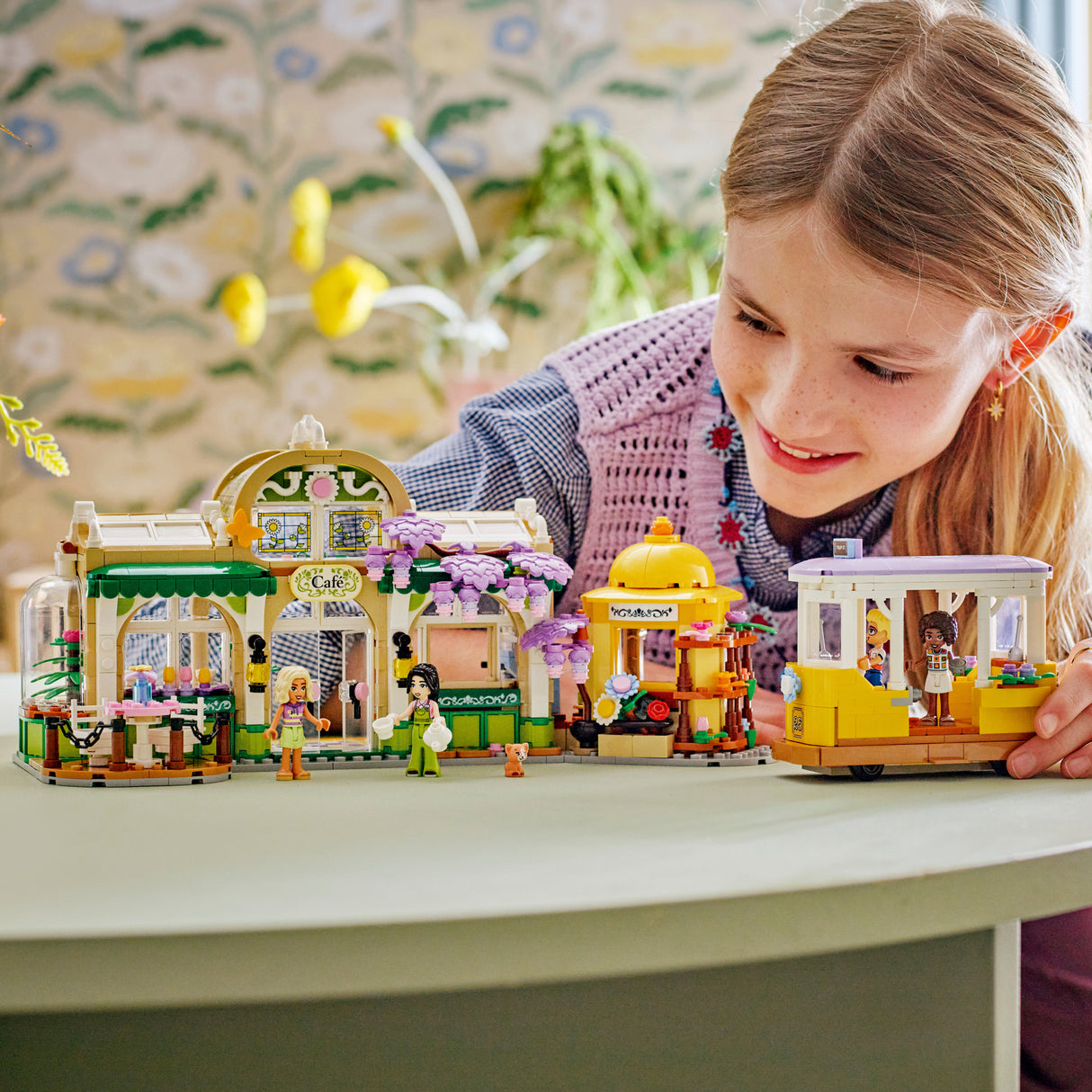 LEGO Friends Taimekohvik ja lillepood
42671L