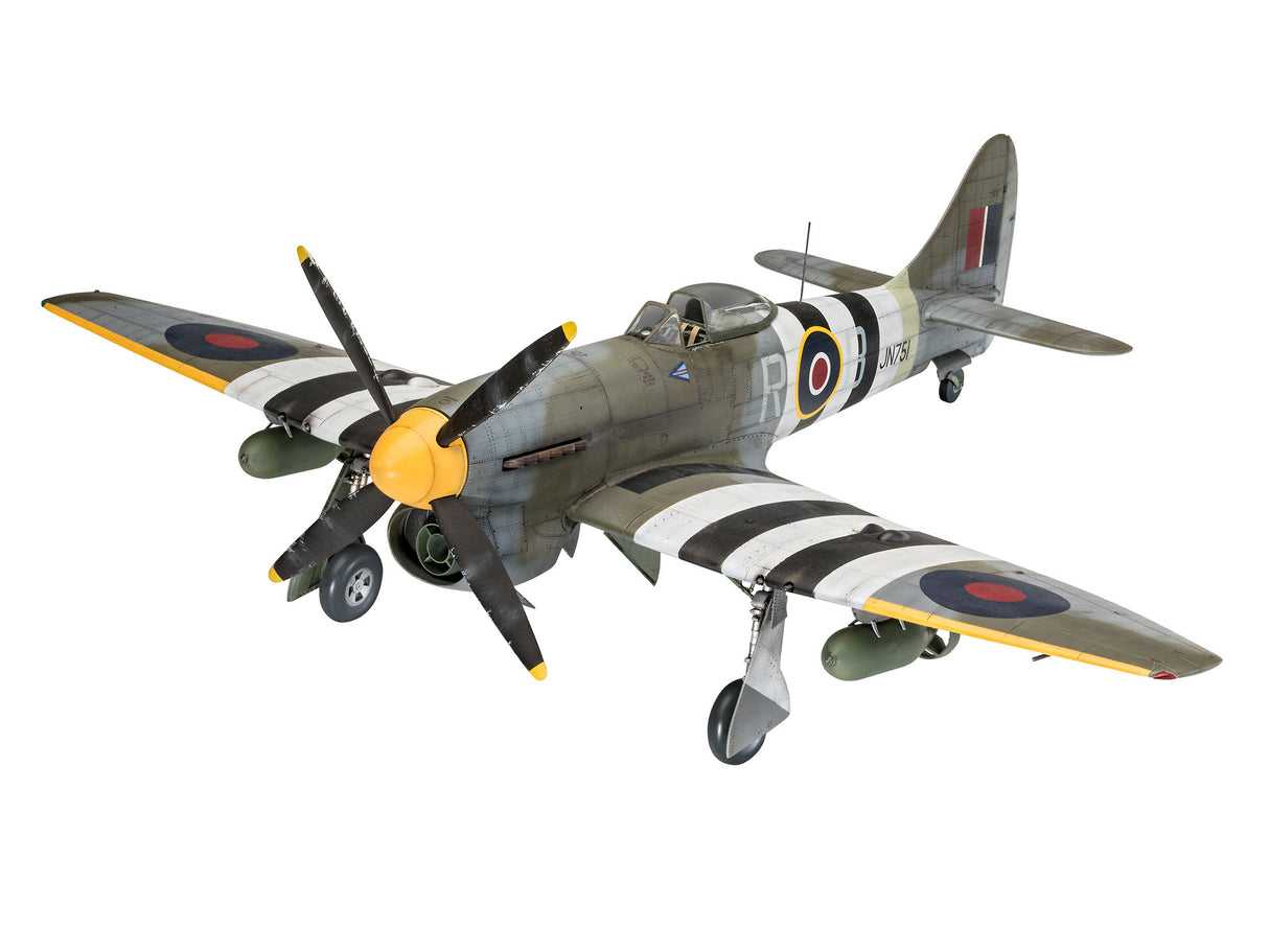 Revell liimitav mudel Hawker Tempest 1:32 03851R