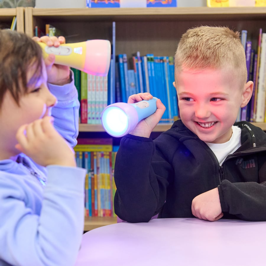 TTS värvimuutvad taskulambid laadimisalusega, 6 tk SN45190B