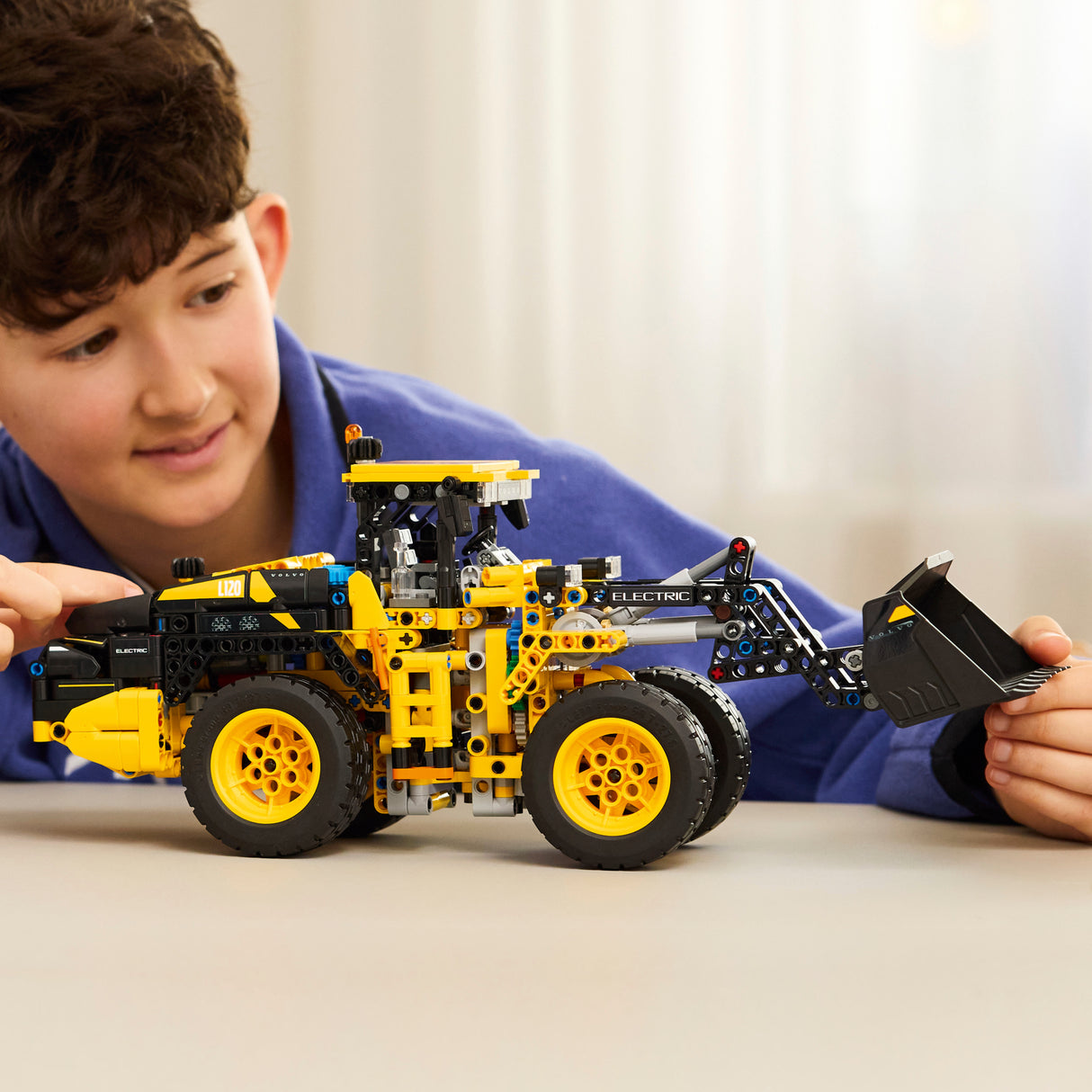 LEGO Technic Volvo l120 electric rataslaadur
42209L