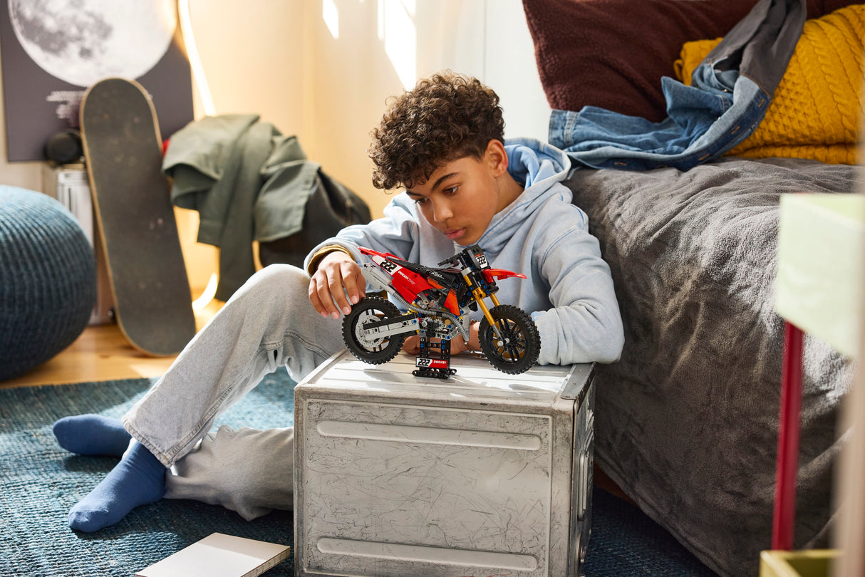 LEGO Technic Ducati Desmo450 MX Factory mootorratas 42238L